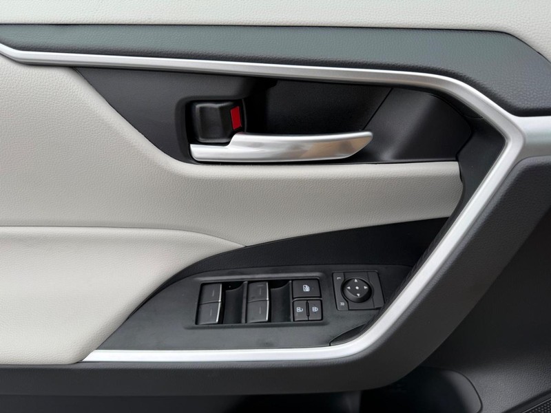 Toyota RAV4 Vehicle Image 26