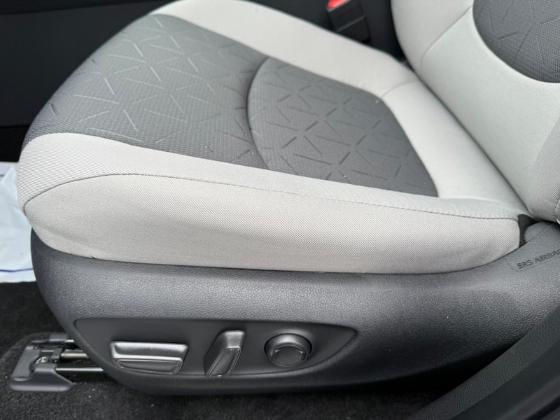 Toyota RAV4 Vehicle Image 27