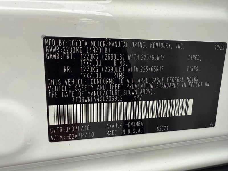 Toyota RAV4 Vehicle Image 28