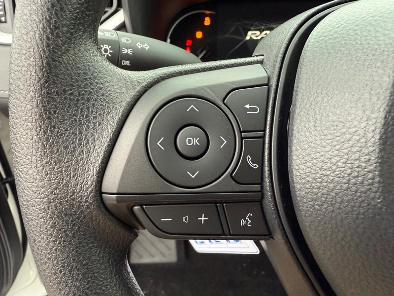 Toyota RAV4 Vehicle Image 13