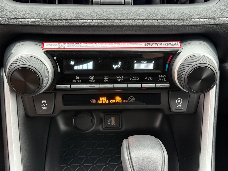 Toyota RAV4 Vehicle Image 17