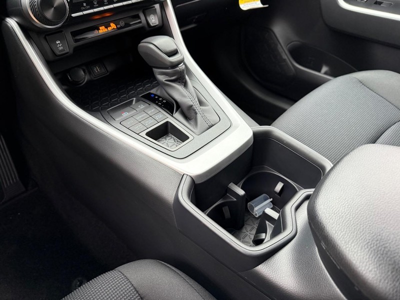 Toyota RAV4 Vehicle Image 18