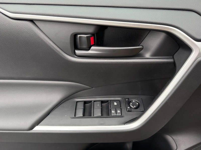 Toyota RAV4 Vehicle Image 23