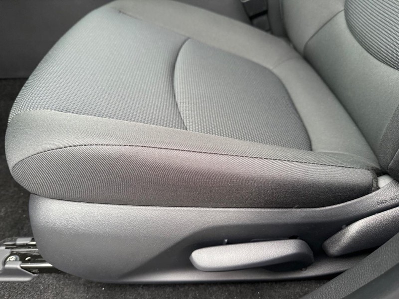 Toyota RAV4 Vehicle Image 24