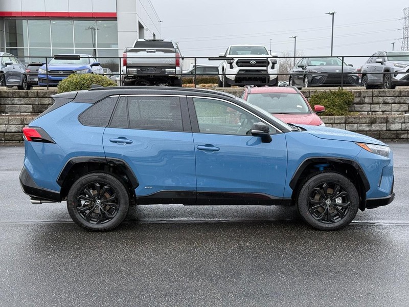 Toyota RAV4 Vehicle Image 02