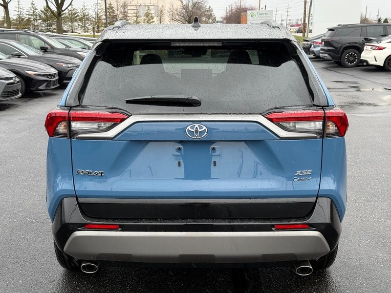 Toyota RAV4 Vehicle Image 04