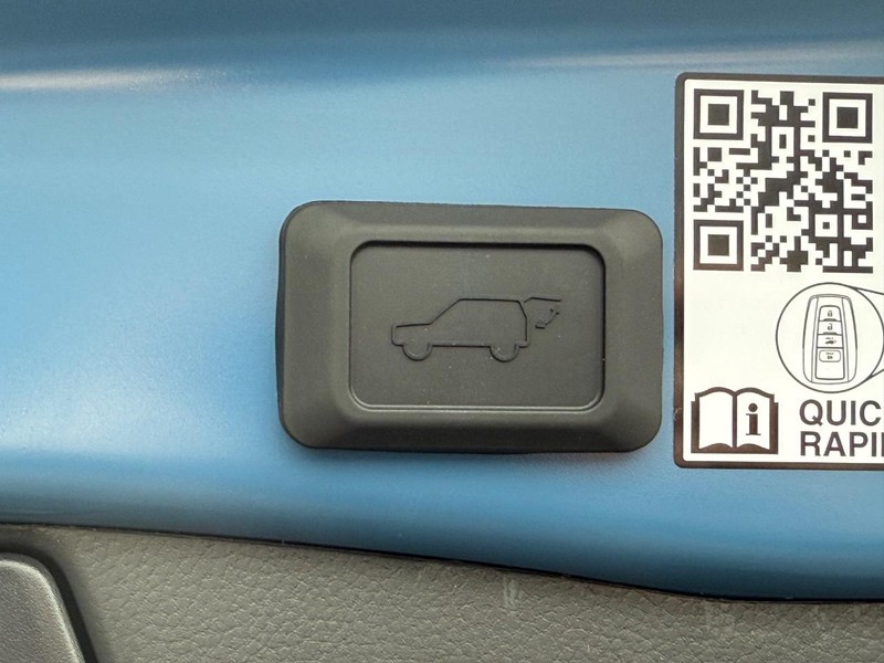 Toyota RAV4 Vehicle Image 08