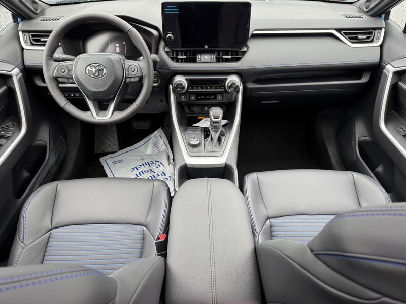 Toyota RAV4 Vehicle Image 13