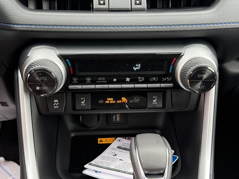 Toyota RAV4 Vehicle Image 21