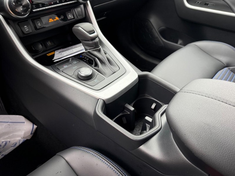 Toyota RAV4 Vehicle Image 22