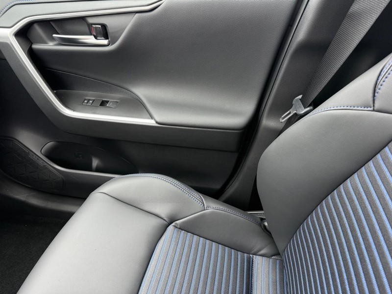 Toyota RAV4 Vehicle Image 23