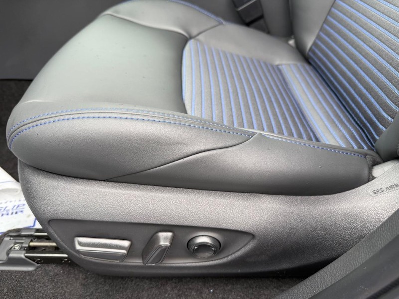 Toyota RAV4 Vehicle Image 28