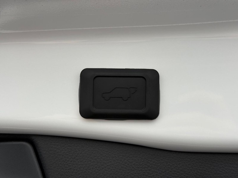 Toyota RAV4 Vehicle Image 08