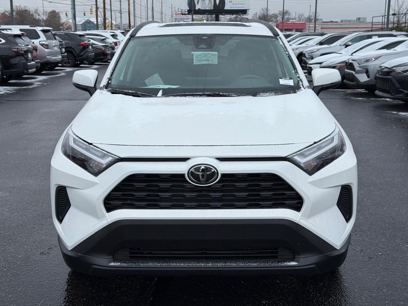 Toyota RAV4 Vehicle Image 10