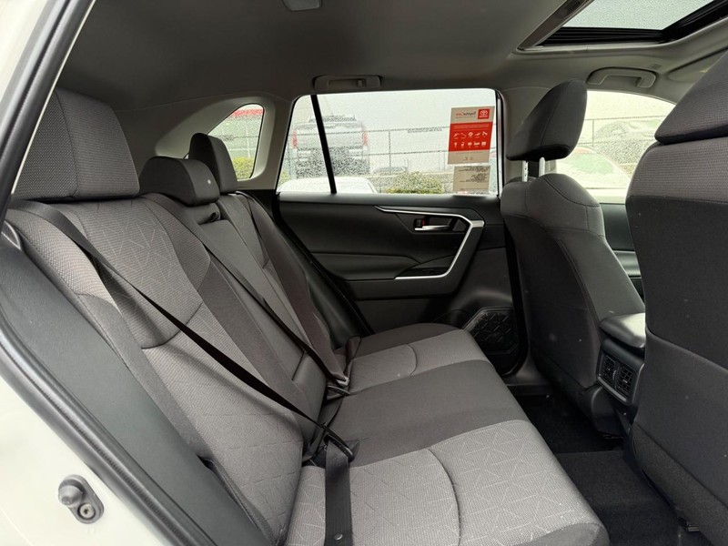 Toyota RAV4 Vehicle Image 11