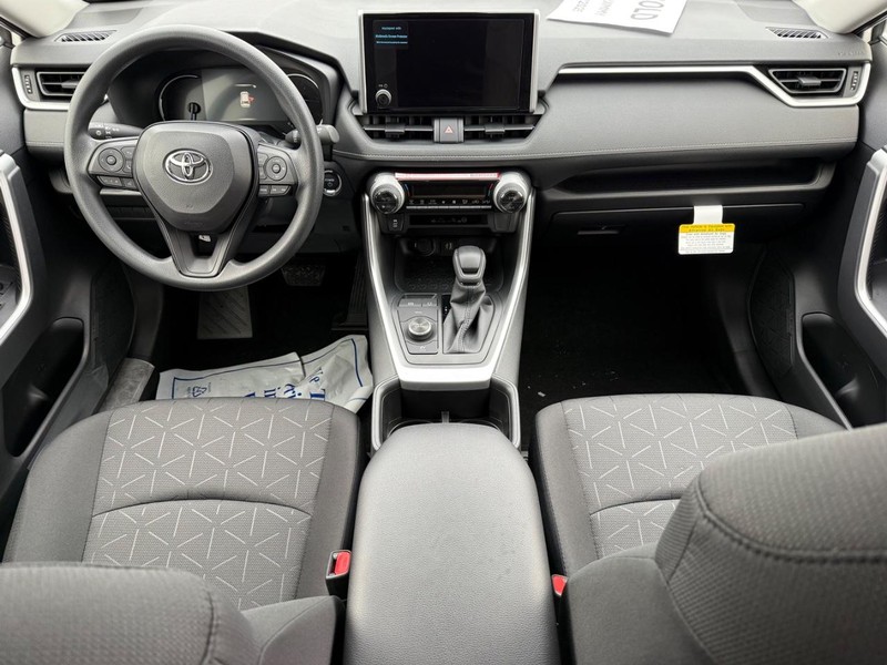 Toyota RAV4 Vehicle Image 13