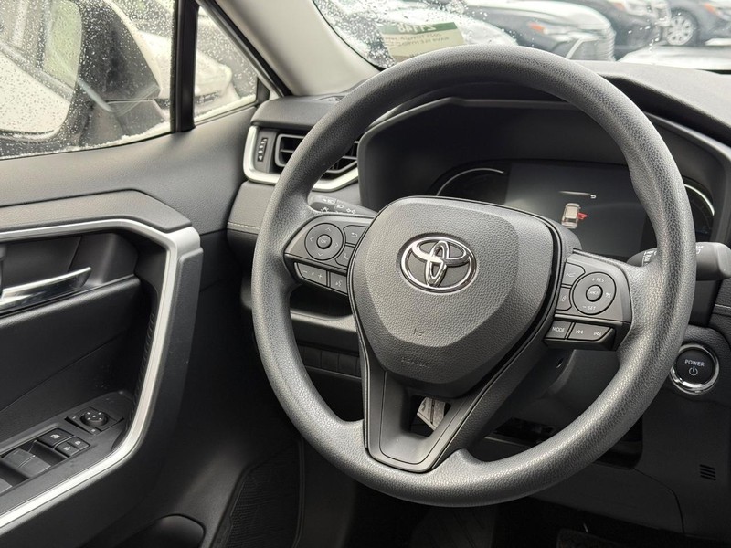 Toyota RAV4 Vehicle Image 14