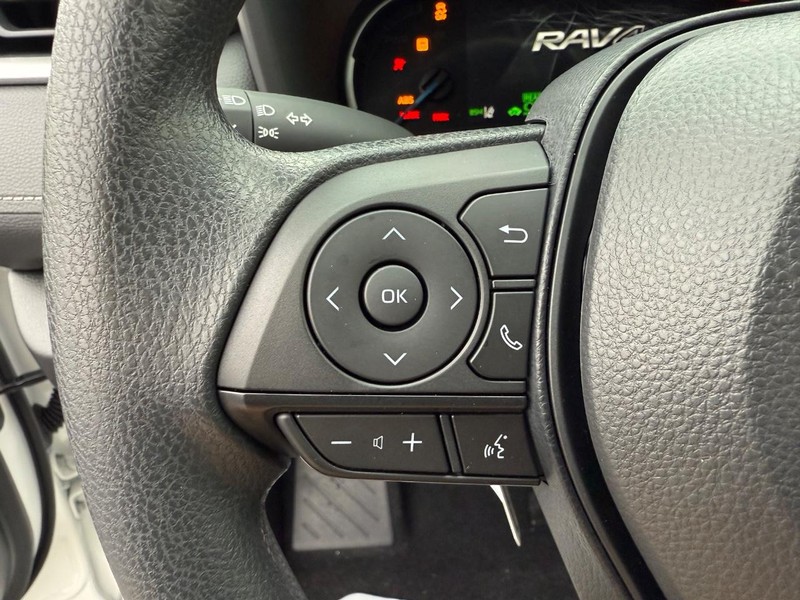 Toyota RAV4 Vehicle Image 15