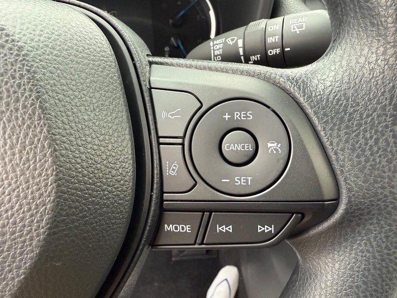 Toyota RAV4 Vehicle Image 16