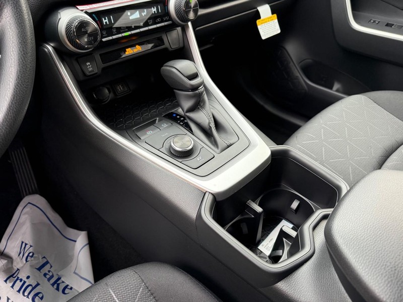 Toyota RAV4 Vehicle Image 21