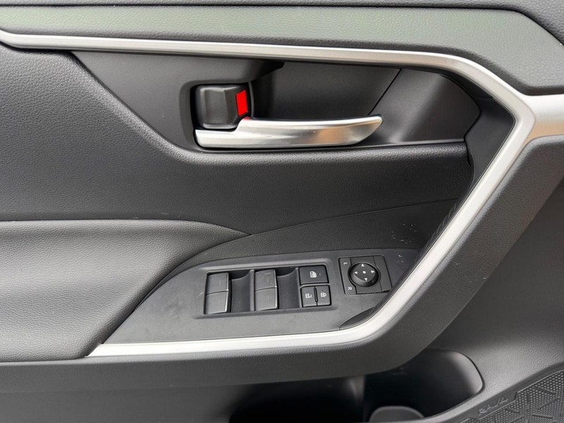 Toyota RAV4 Vehicle Image 26