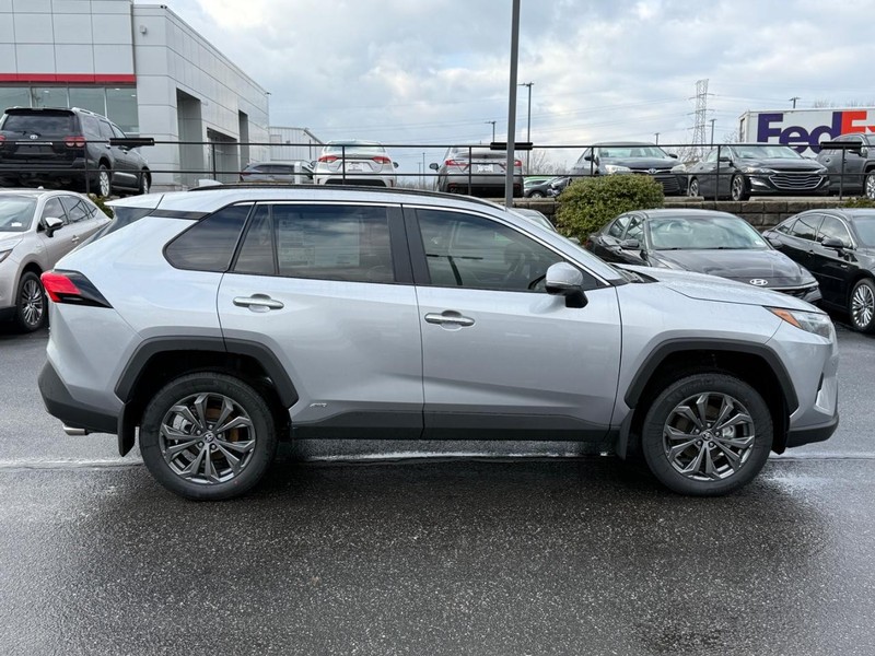 Toyota RAV4 Vehicle Image 02