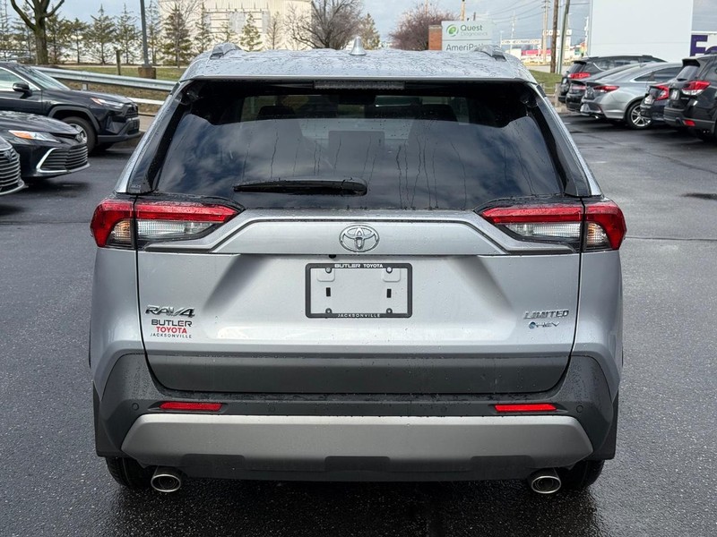 Toyota RAV4 Vehicle Image 04