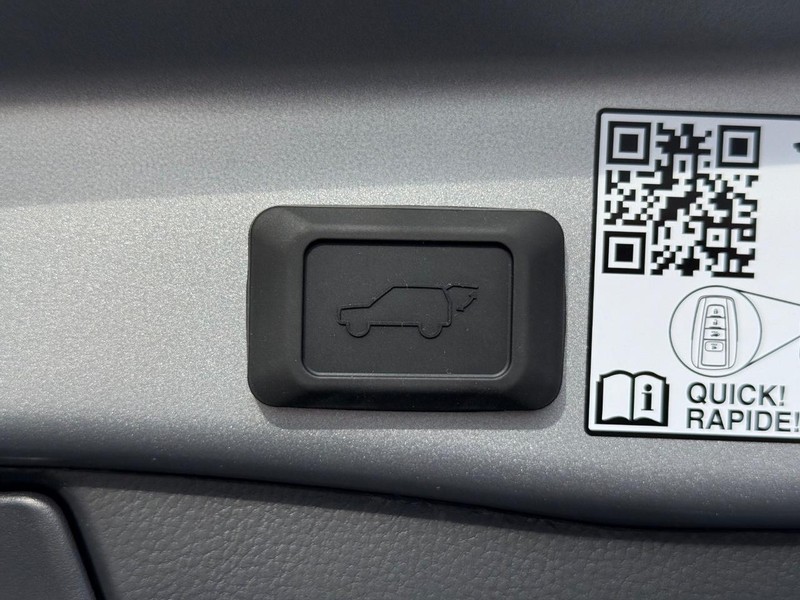 Toyota RAV4 Vehicle Image 08