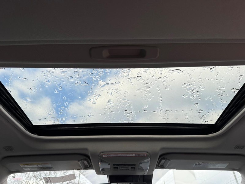 Toyota RAV4 Vehicle Image 12