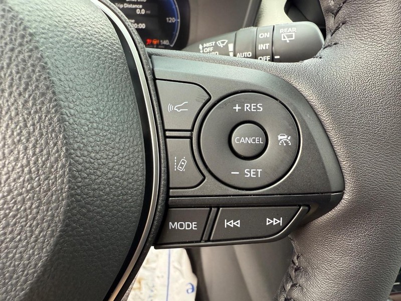 Toyota RAV4 Vehicle Image 16