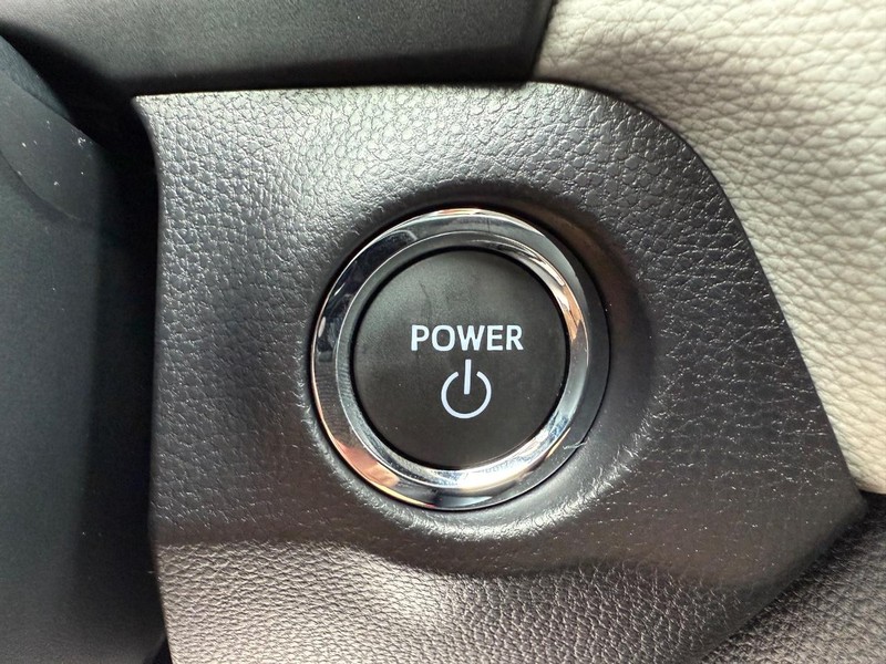 Toyota RAV4 Vehicle Image 17