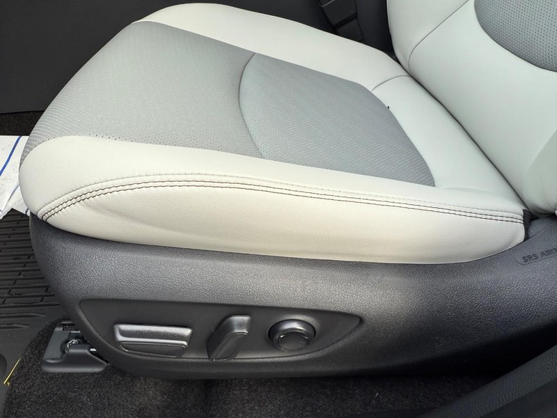 Toyota RAV4 Vehicle Image 28