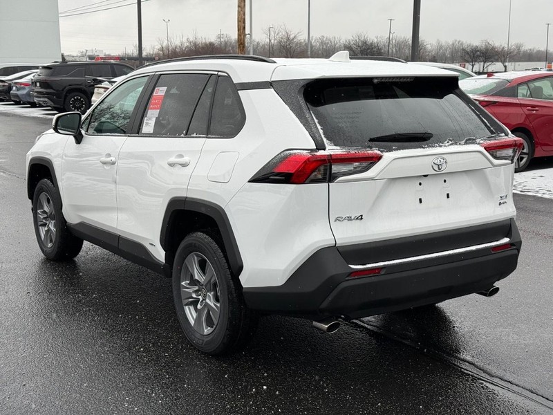 Toyota RAV4 Vehicle Image 05