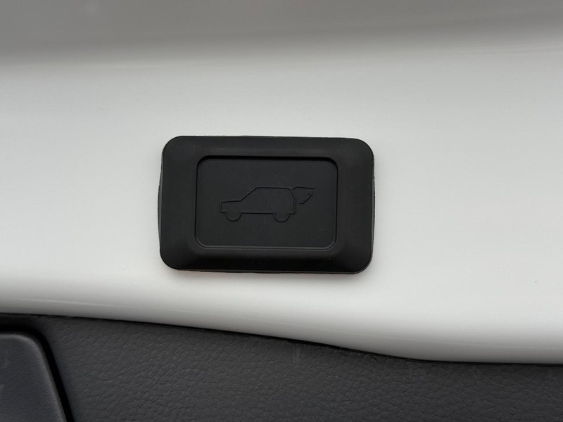 Toyota RAV4 Vehicle Image 08