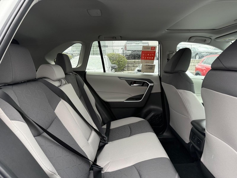 Toyota RAV4 Vehicle Image 11