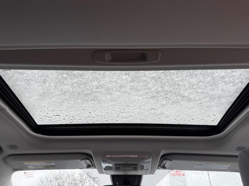 Toyota RAV4 Vehicle Image 12