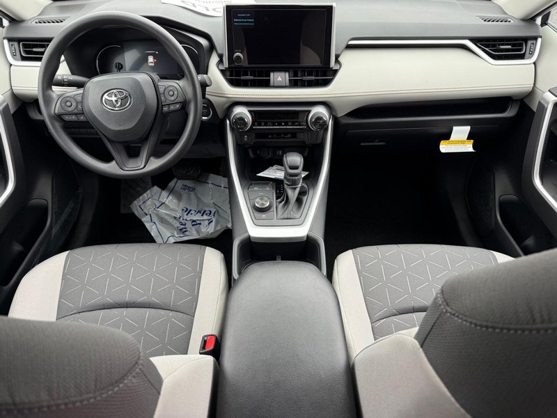 Toyota RAV4 Vehicle Image 13