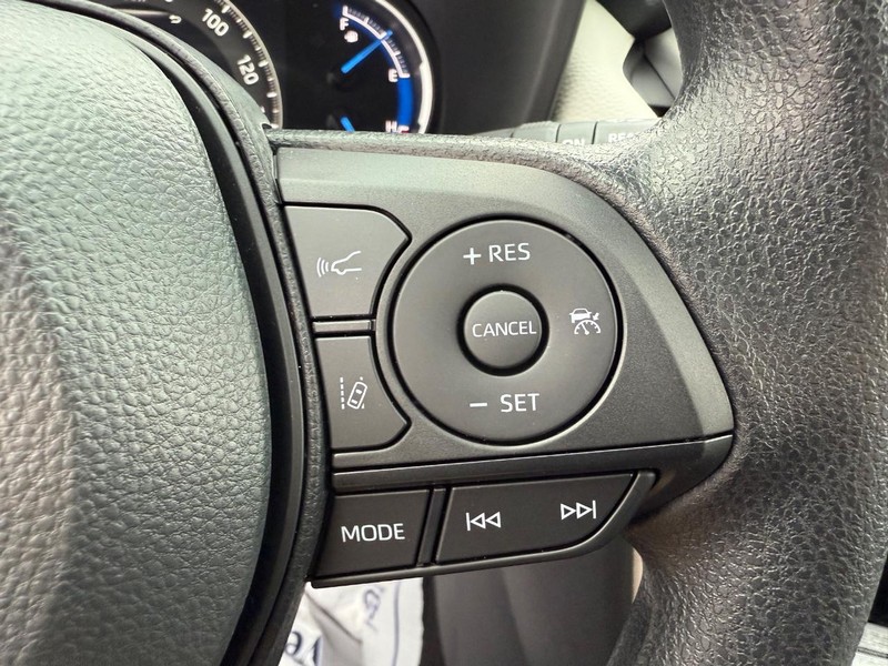 Toyota RAV4 Vehicle Image 16