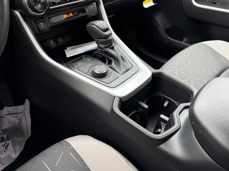 Toyota RAV4 Vehicle Image 21