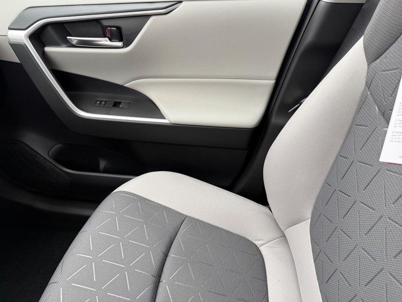 Toyota RAV4 Vehicle Image 22