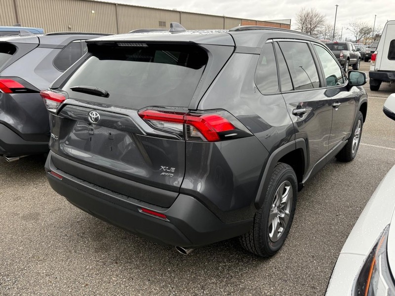 Toyota RAV4 Vehicle Image 04