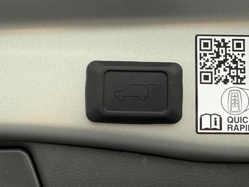 Toyota RAV4 Vehicle Image 05