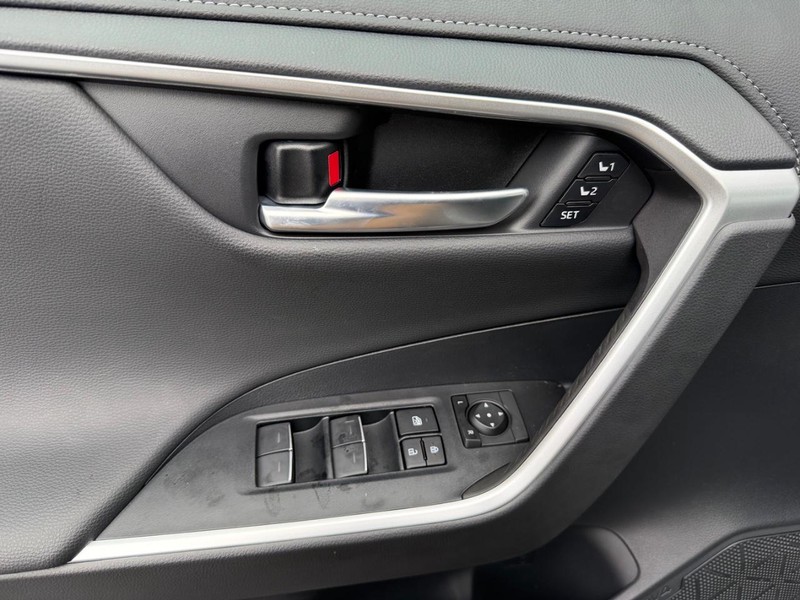 Toyota RAV4 Vehicle Image 24