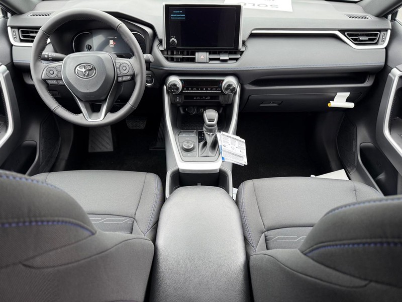 Toyota RAV4 Vehicle Image 11