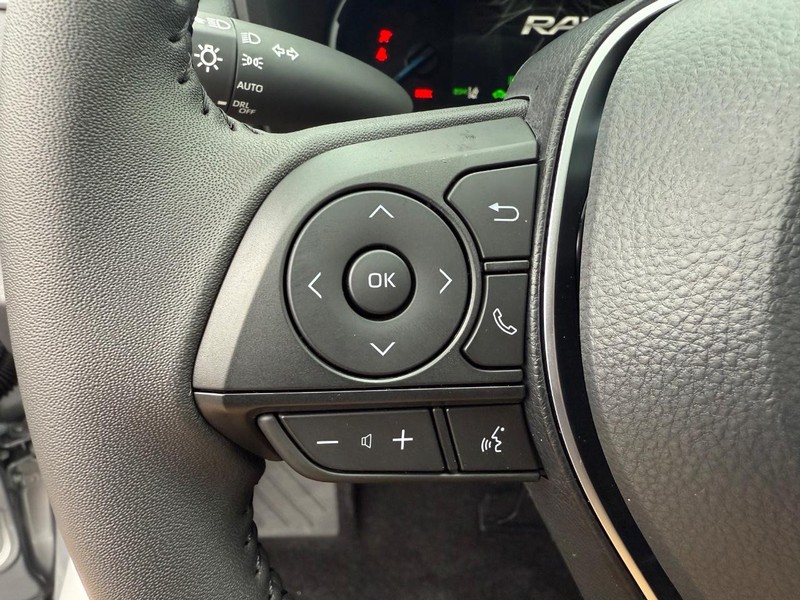 Toyota RAV4 Vehicle Image 13