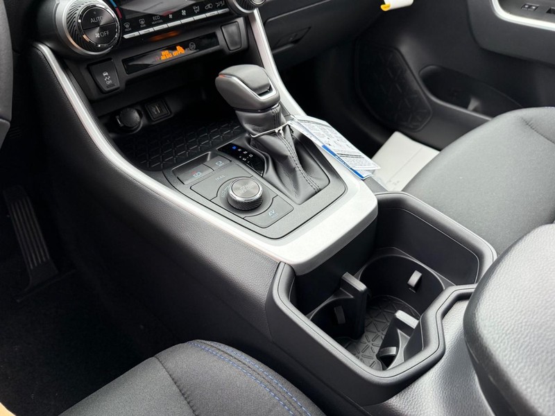 Toyota RAV4 Vehicle Image 19