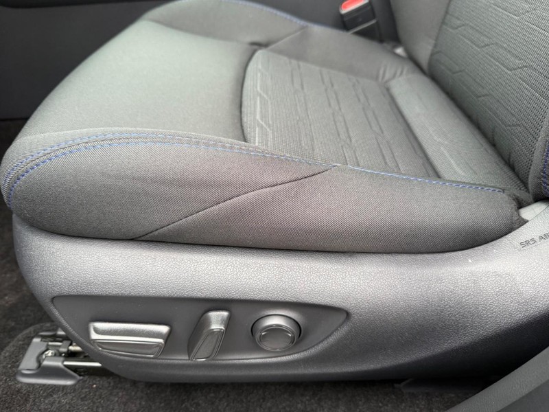 Toyota RAV4 Vehicle Image 24