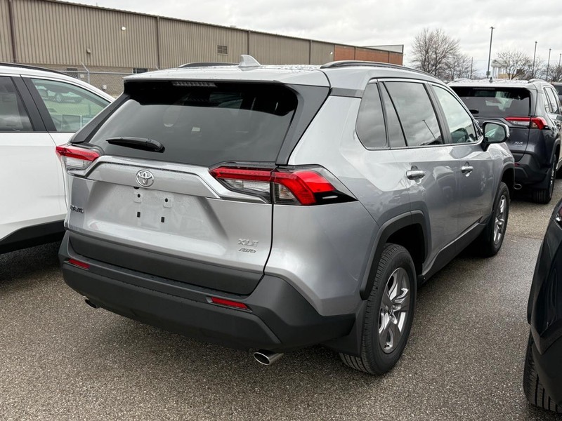 Toyota RAV4 Vehicle Image 04