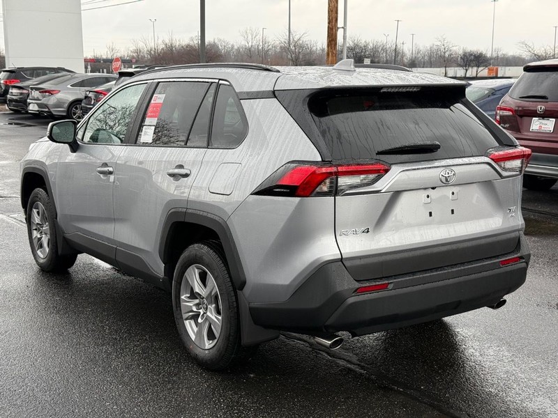Toyota RAV4 Vehicle Image 05