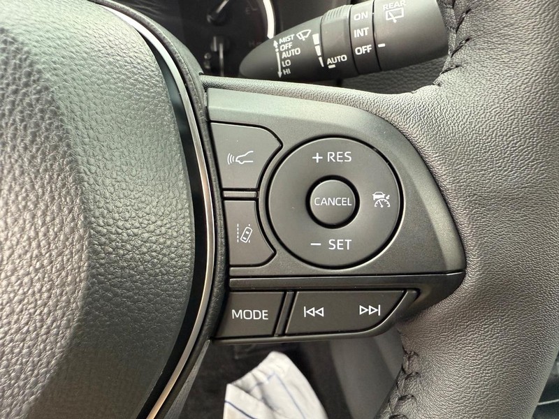 Toyota RAV4 Vehicle Image 16